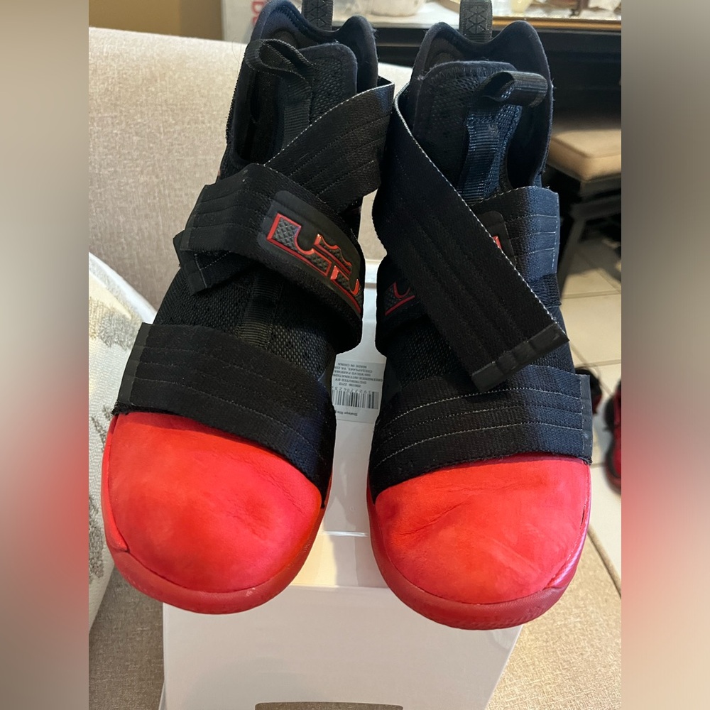 Nike Lebron Men's Re/Black Mesh LRJ SX 16 17 Soldier Ten Sneakers.